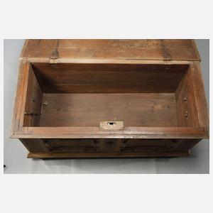 Flachdeckeltruhe barock