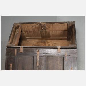 Flachdeckeltruhe barock