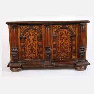 Truhe aus dem Besitz von Gerhart Hauptmann