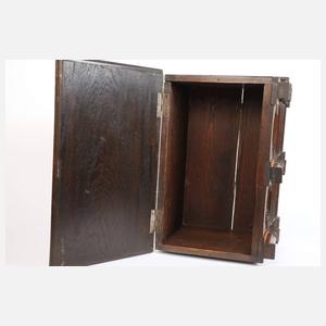 Truhe aus dem Besitz von Gerhart Hauptmann