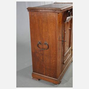 Halbschrank im Renaissancestil