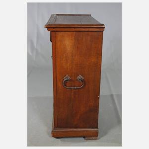 Halbschrank im Renaissancestil