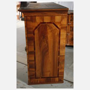 Kommodenaufsatzschrank barock