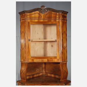 Eckschrank im Barockstil