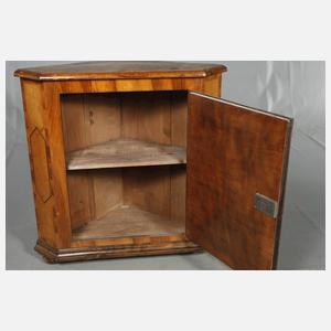 Eckschrank im Barockstil