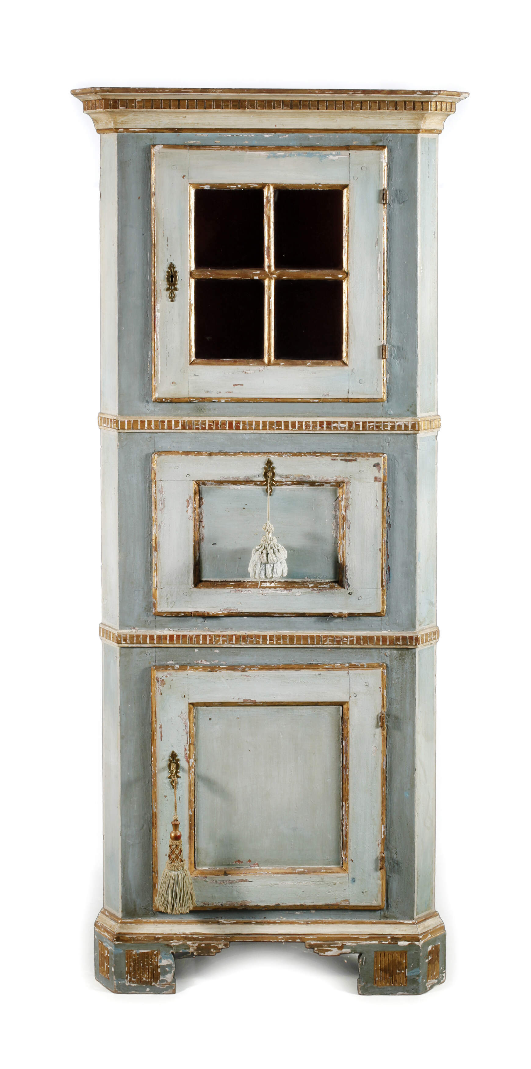 Kleiner klassizistischer Eckschrank