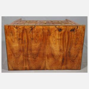 Kleine Empirekommode