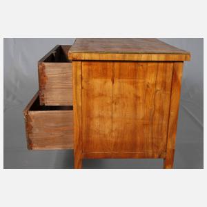 Kleine Empirekommode