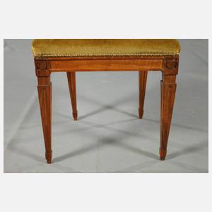 Vier Stühle und zwei Hocker Klassizismus