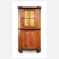 Klassizistischer Eckschrank111