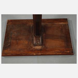 Beistelltisch mit Architekturszene