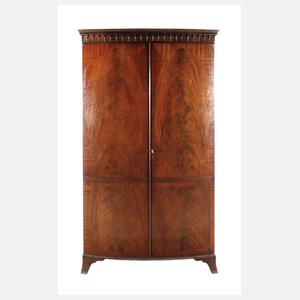 Wäscheschrank im Empirestil