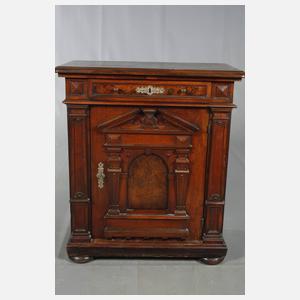 Halbschrank im Renaissancestil