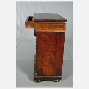 Halbschrank im Renaissancestil