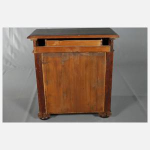 Halbschrank im Renaissancestil