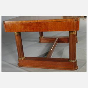 Großer Esstisch im Empirestil