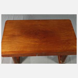 Großer Esstisch im Empirestil