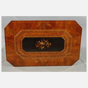 Intarsierter Beistelltisch