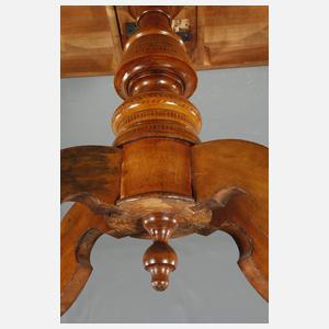 Intarsierter Beistelltisch