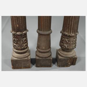 Drei Geländersäulen