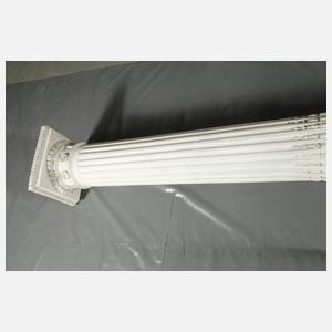 Paar dekorative Säulen