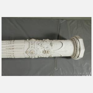 Paar dekorative Säulen