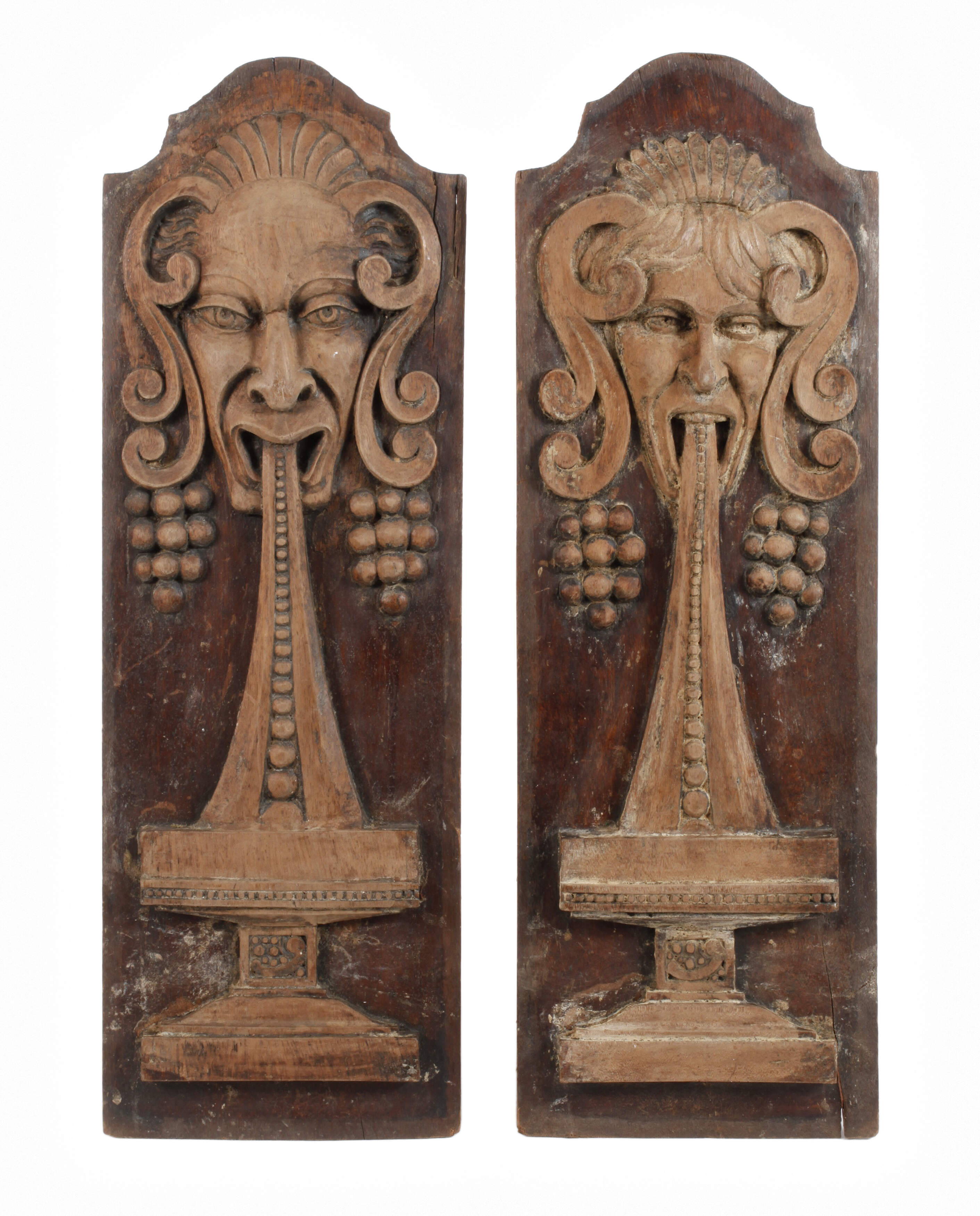 Paar geschnitzte Wanddekorationen
