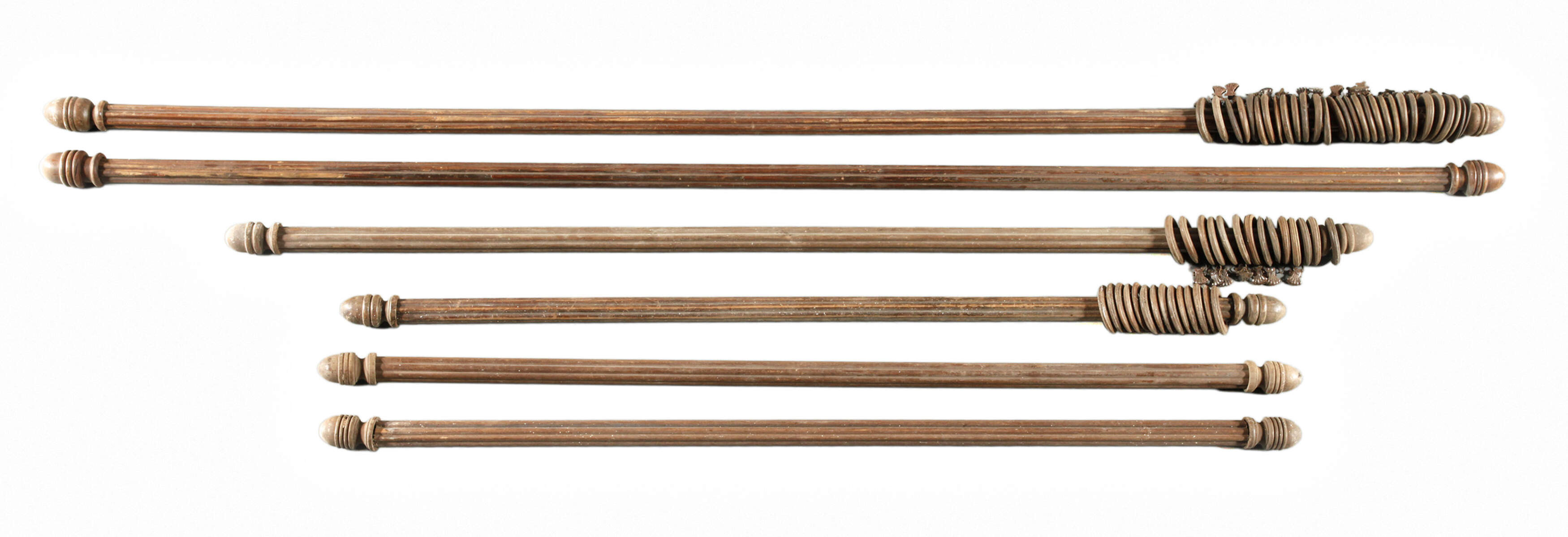 Sechs Gardinenstangen