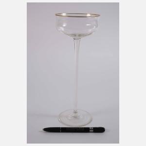 Vier hohe Champagnerschalen