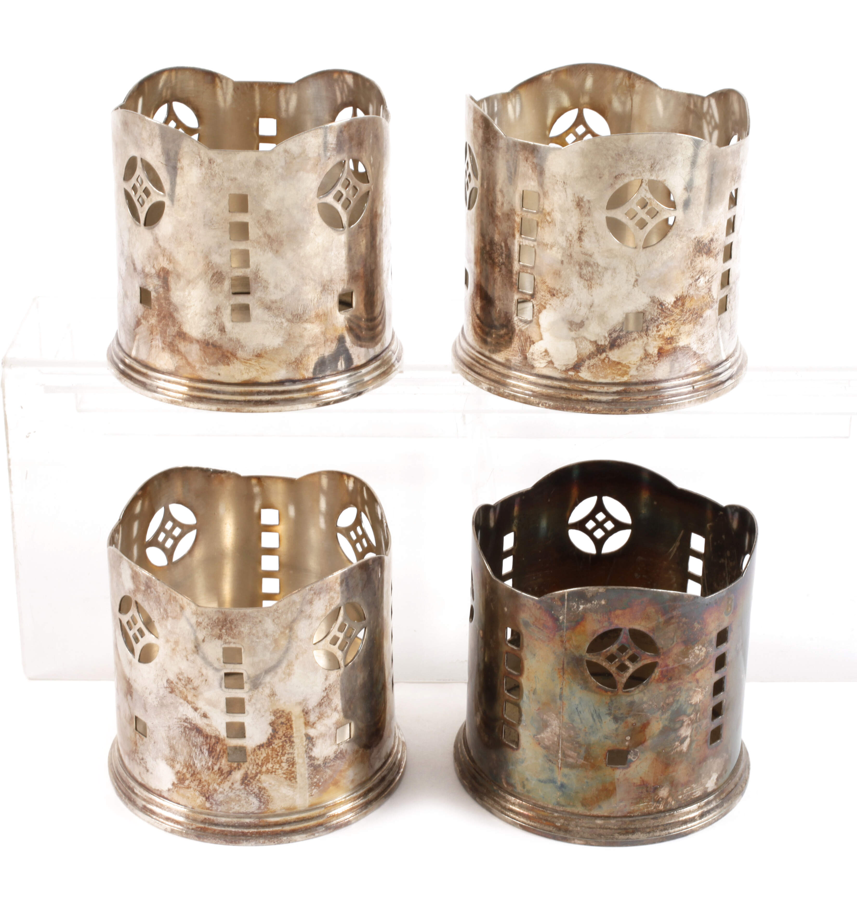 Vier Flaschenhalter Hotelsilber