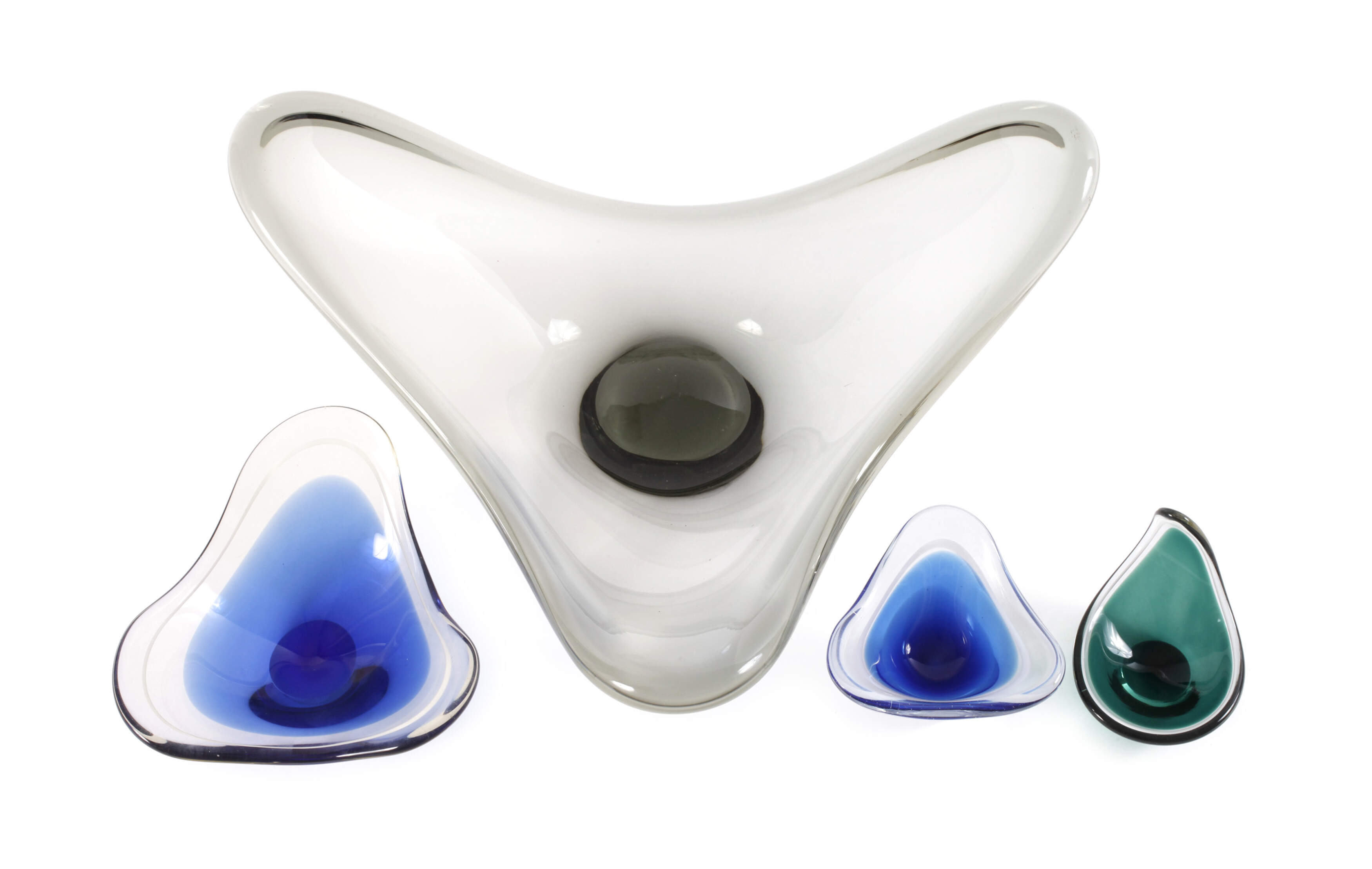 Vier Schalen skandinavisches Design