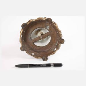 Schäferin mit Vogelkäfig auf Bronzesockel