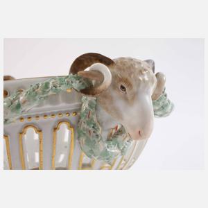 Meissen prunkvoller "Korb mit Widder-Köpfen"