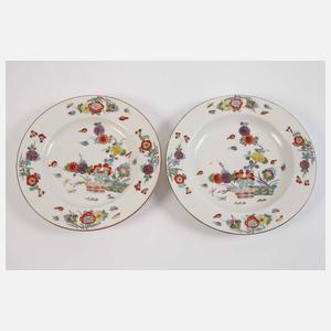 Vier Speiseteller Kakiemondekor