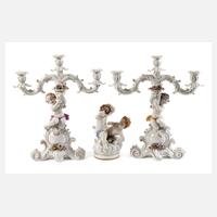 Paar figürliche Leuchter und Puttengruppe111