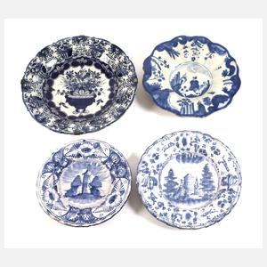 Vier Fayenceteller Blaumalerei