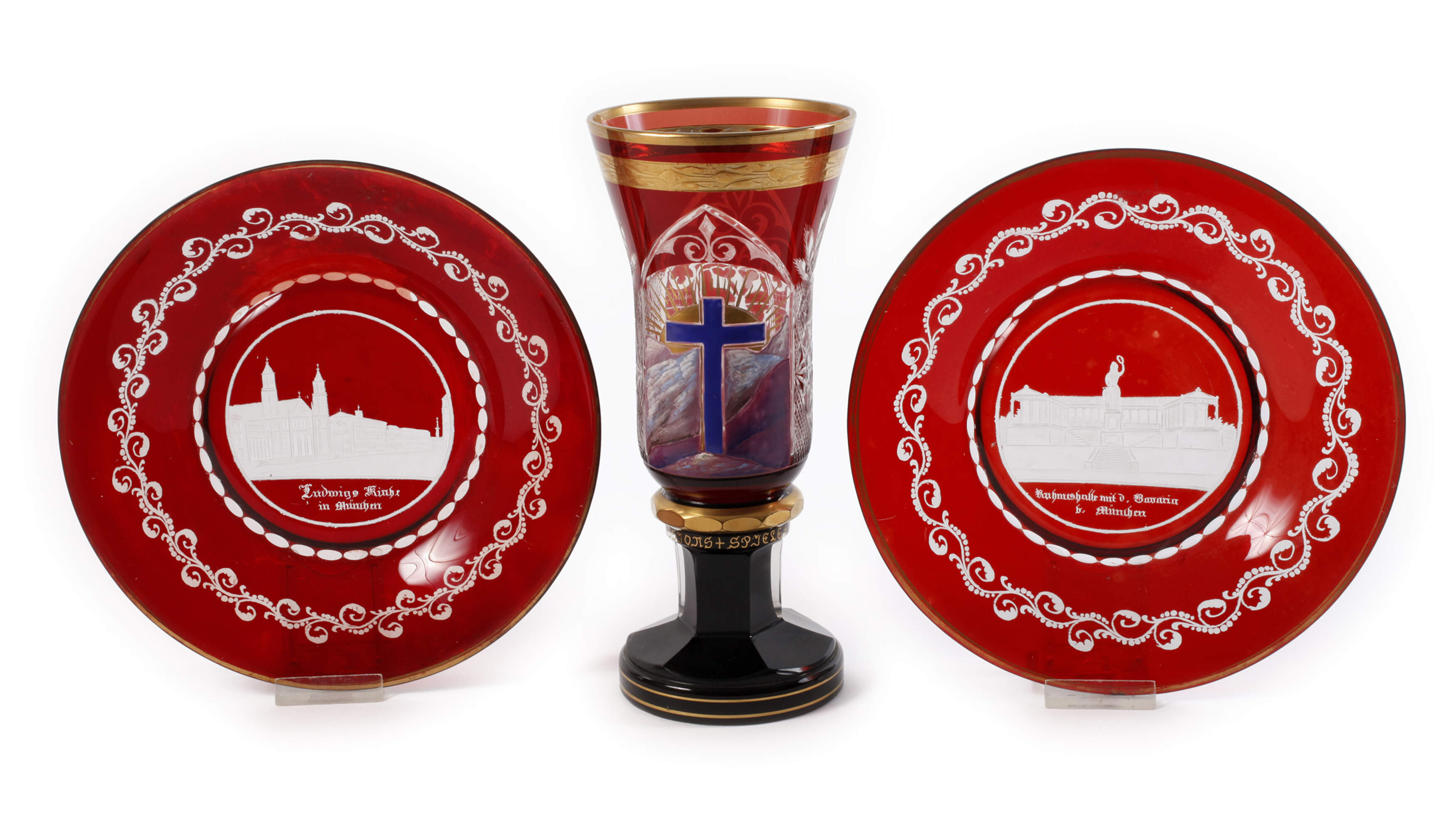 Zwei Andenkenteller und Vase