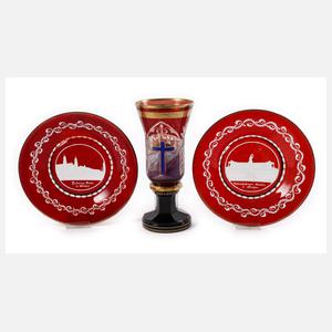 Zwei Andenkenteller und Vase