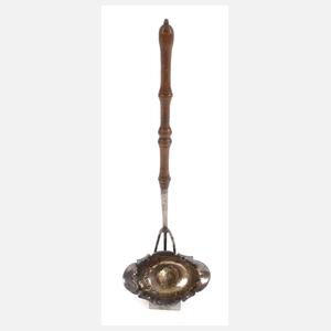 Barocke Silberkelle mit Münze