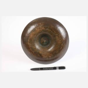 Weiblicher Akt auf Schale