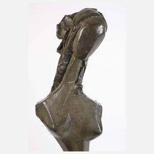 Große moderne Aktfigur