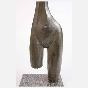 Große moderne Aktfigur