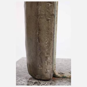 Große moderne Aktfigur