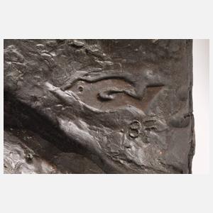 Großes figürliches Bronzerelief