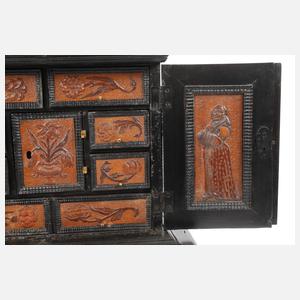 Egerländer Kabinettschränkchen