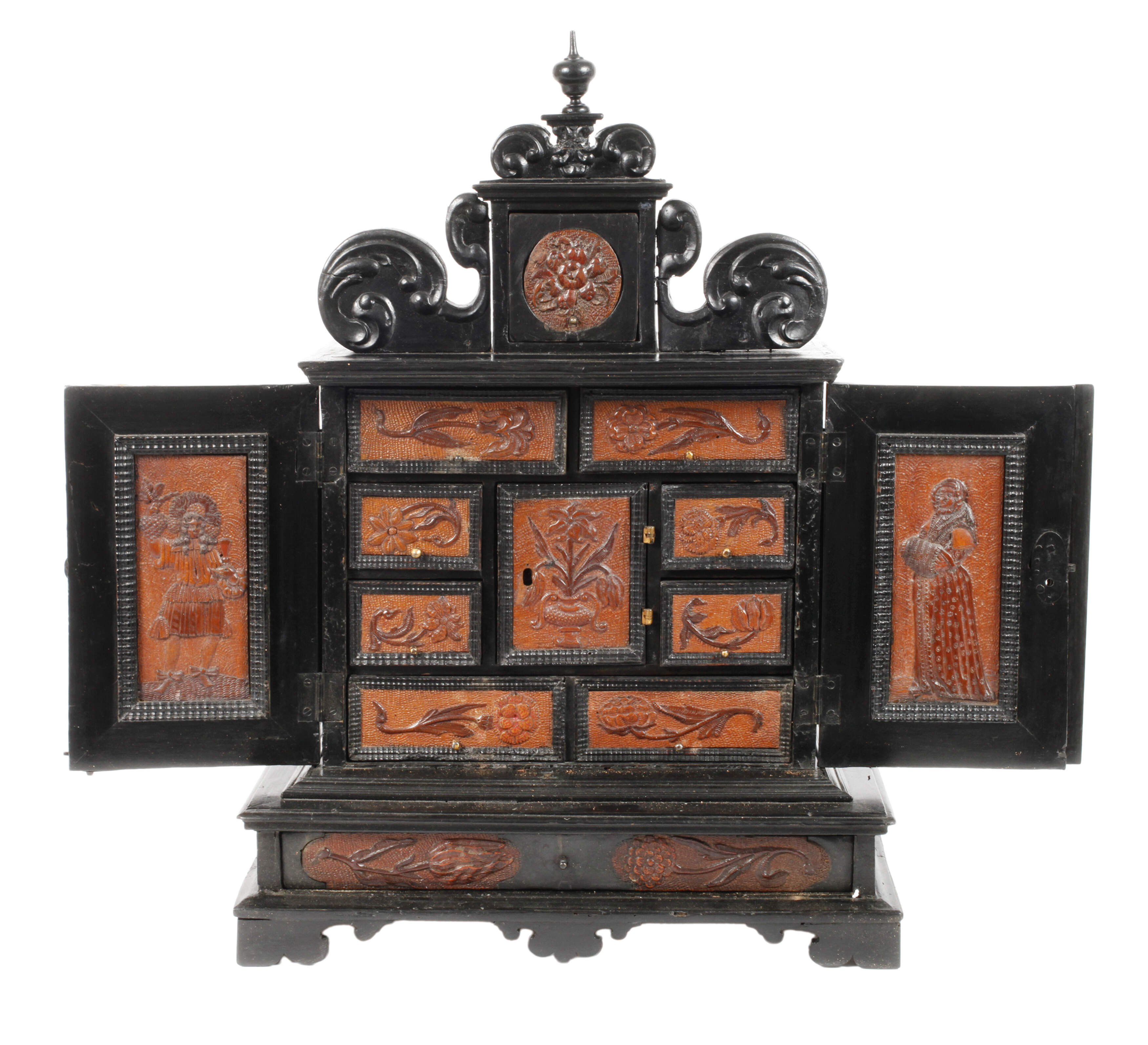 Egerländer Kabinettschränkchen