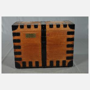 Transportkiste für ein Silberservice