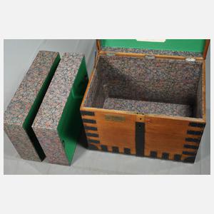 Transportkiste für ein Silberservice