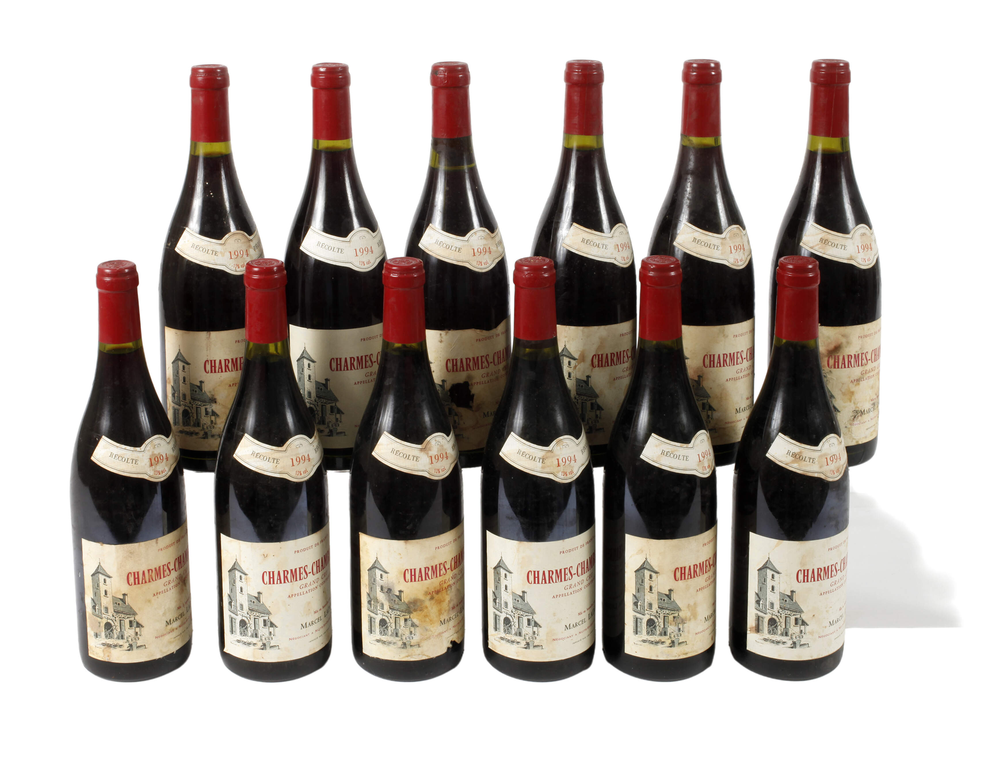 Zwölf Flaschen Rotwein