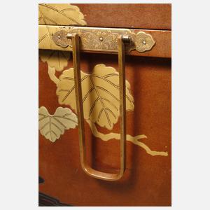 Bedeutende Lacktruhe Japan